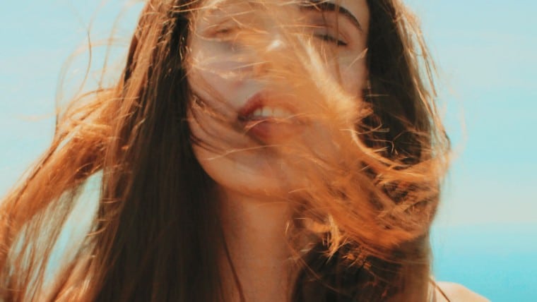 trockenes Haar, trockenes stumpfes Haar, stumpfes Haar, Haarpflegetipps, schönes Haar